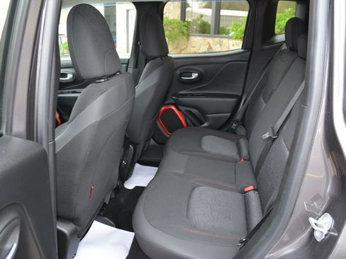 Used 2018 Jeep Renegade Trailhawk w/ Cold Weather Group II image 10