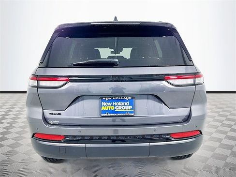 New 2025 Jeep Grand Cherokee Altitude image 5