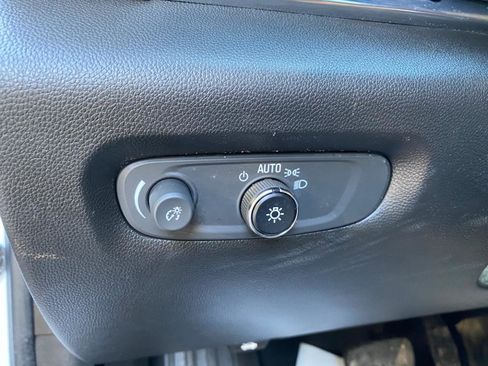 Used 2023 Chevrolet Traverse LT image 59