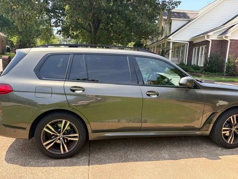 Used 2022 BMW X7 xDrive40i w/ M Sport Package AWD/4WD image 3