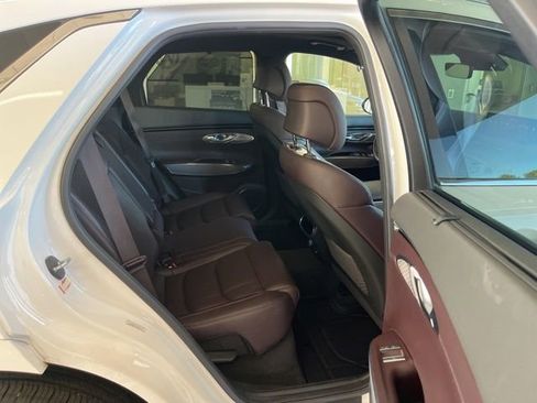 Used 2022 Genesis GV70 2.5T w/ Advanced Package image 38