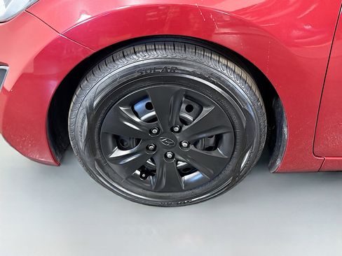 Used 2016 Hyundai Elantra SE image 35