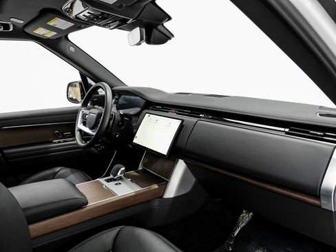 Used 2024 Land Rover Range Rover SE image 9