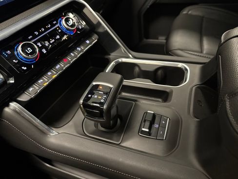Used 2022 GMC Sierra 1500 Denali AWD/4WD image 9