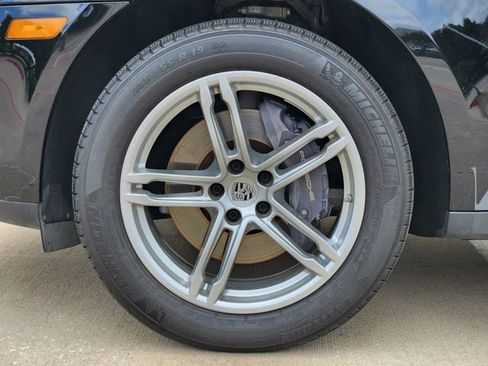 Used 2025 Porsche Macan AWD/4WD image 10