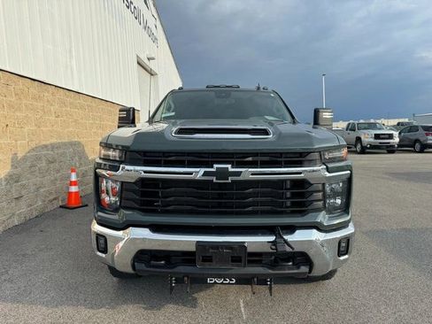 Used 2025 Chevrolet Silverado 2500 LT image 3