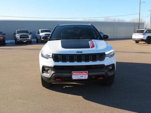 Used 2025 Jeep Compass Trailhawk w/ Trailhawk Elite Group image 3