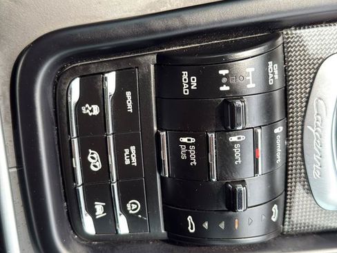 Used 2017 Porsche Cayenne GTS AWD/4WD image 26