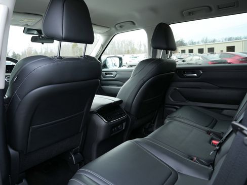 Used 2025 Nissan Armada SV image 34