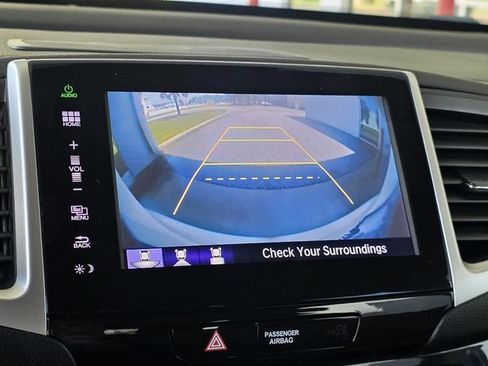 Used 2016 Honda Pilot Touring image 19