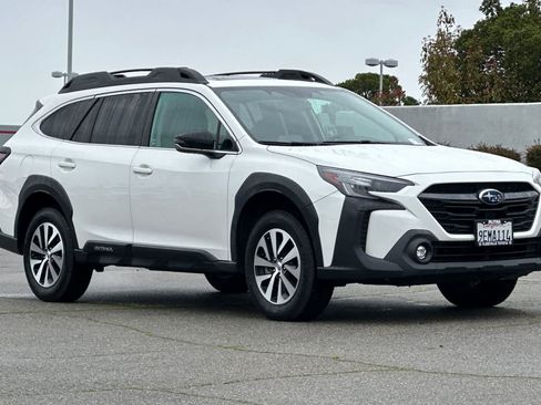 Used 2023 Subaru Outback Premium image 5