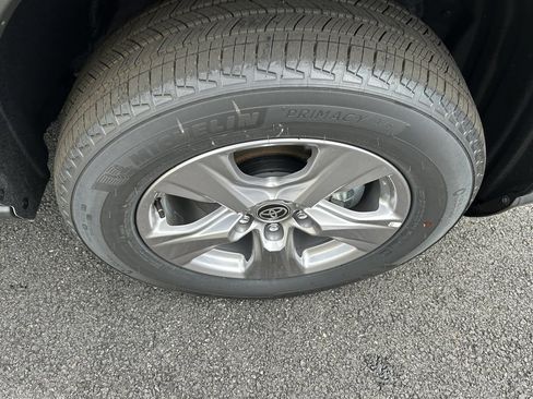 Used 2025 Toyota RAV4 XLE image 22