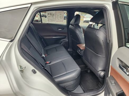 Used 2024 Toyota Venza XLE image 14