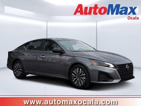 Used 2024 Nissan Altima 2.5 SV FWD image 1