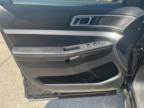 Used 2017 Ford Explorer XLT w/ Equipment Group 201A FWD image 10