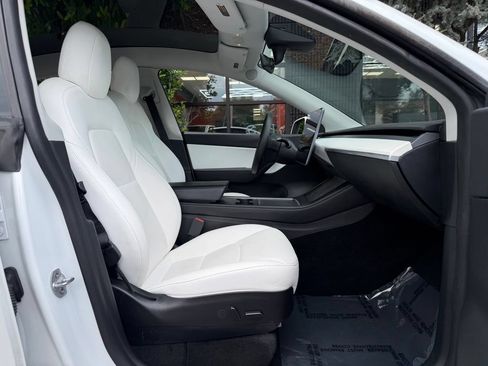Used 2022 Tesla Model Y Long Range AWD/4WD image 33