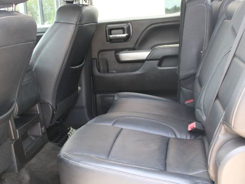 Used 2018 Chevrolet Silverado 1500 LT AWD/4WD image 9