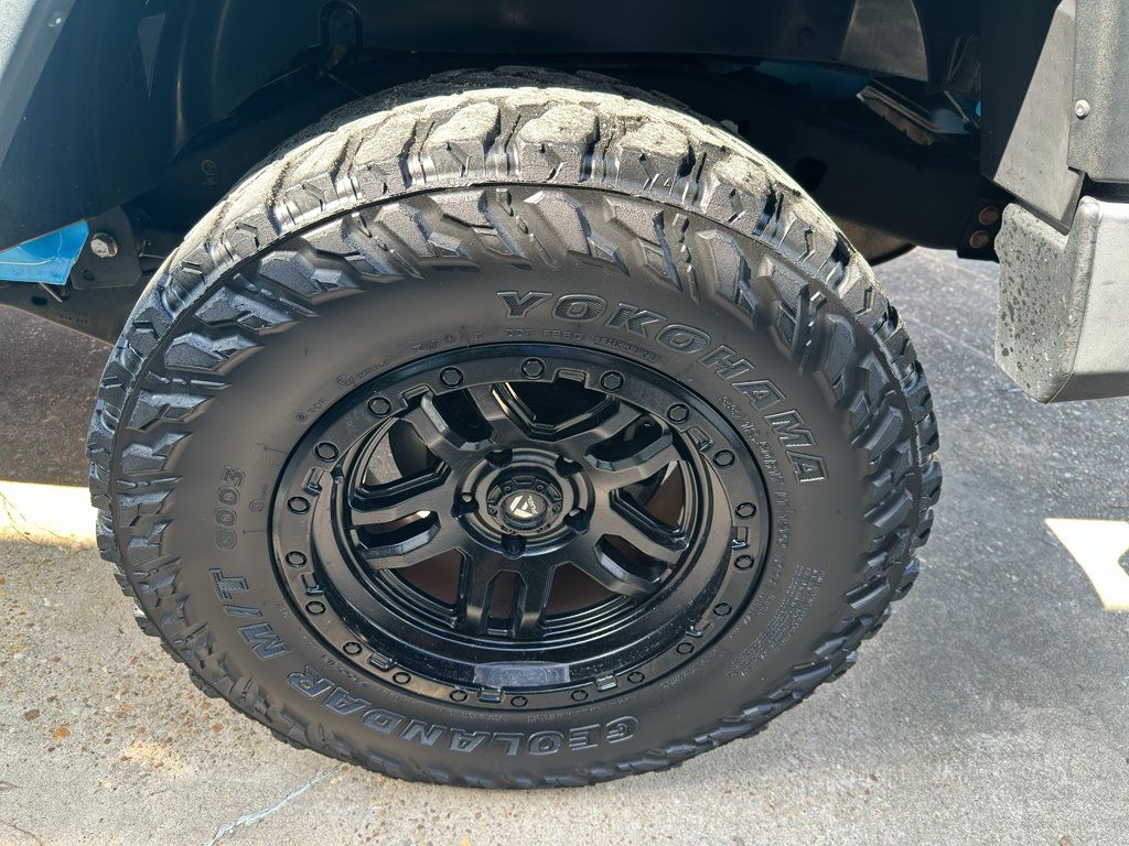 Used 2018 Jeep Wrangler Sport AWD/4WD image 6