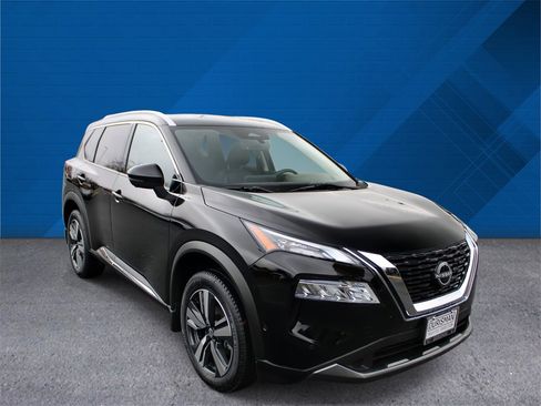 Used 2023 Nissan Rogue SL w/ SL Premium Package image 2