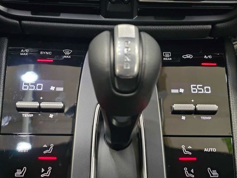 Used 2023 Porsche Macan AWD/4WD image 31