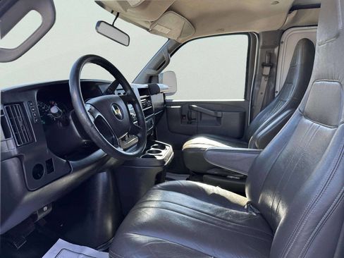 Used 2016 Chevrolet Express 2500 Extended image 9