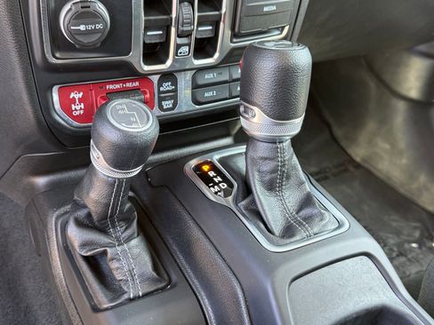 Used 2024 Jeep Wrangler Unlimited Rubicon image 33