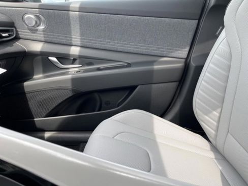 New 2025 Hyundai Elantra Limited image 13