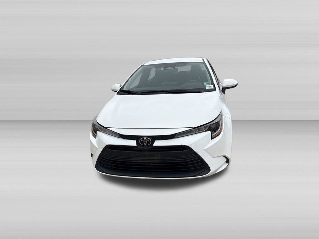 Used 2025 Toyota Corolla LE FWD image 9