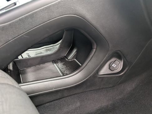 Used 2015 Chrysler 200 Limited w/ Convenience Group image 35