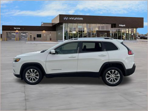Used 2019 Jeep Cherokee Latitude w/ Popular Appearance Group FWD image 2