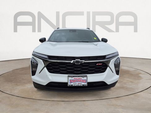 Used 2025 Chevrolet Trax RS w/ Driver Confidence Package image 4