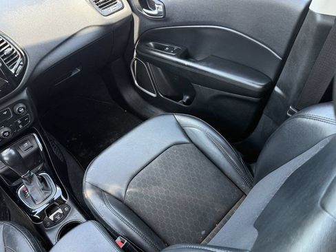 Used 2019 Jeep Compass Latitude FWD image 26