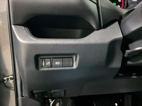 Used 2021 Toyota RAV4 XLE AWD/4WD image 35
