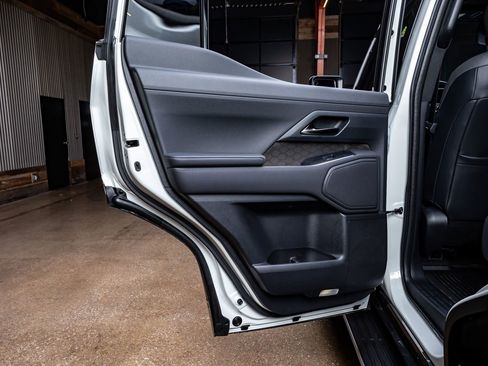 Used 2025 Lexus GX 550 w/ Accessory Package (Z1) image 39