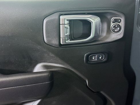 Used 2025 Jeep Wrangler Willys image 15