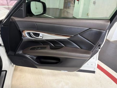 Used 2016 INFINITI Q70 L 3.7 image 26