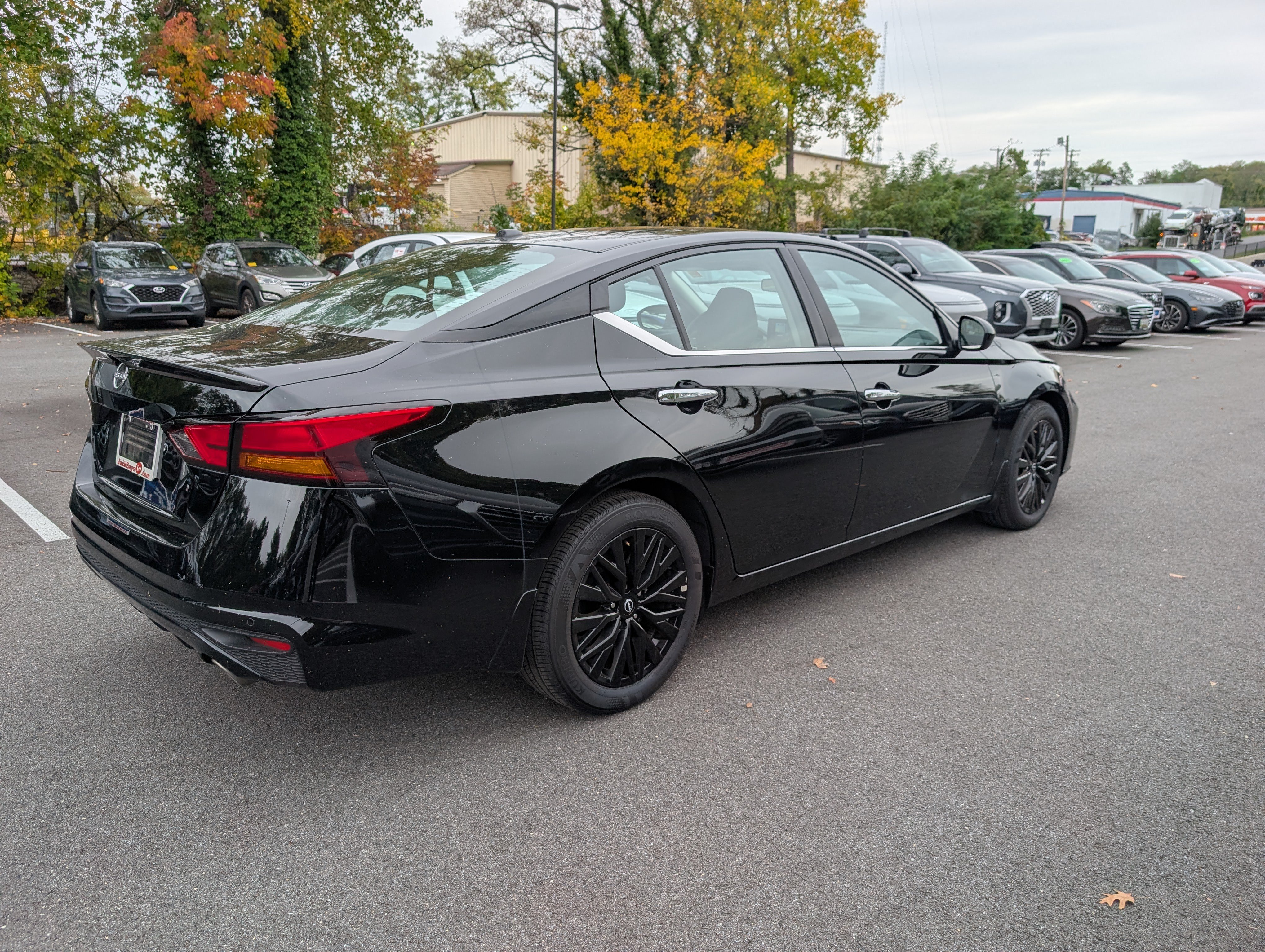Used 2025 Nissan Altima 2.5 SV w/ SV Special Edition Package FWD image 3