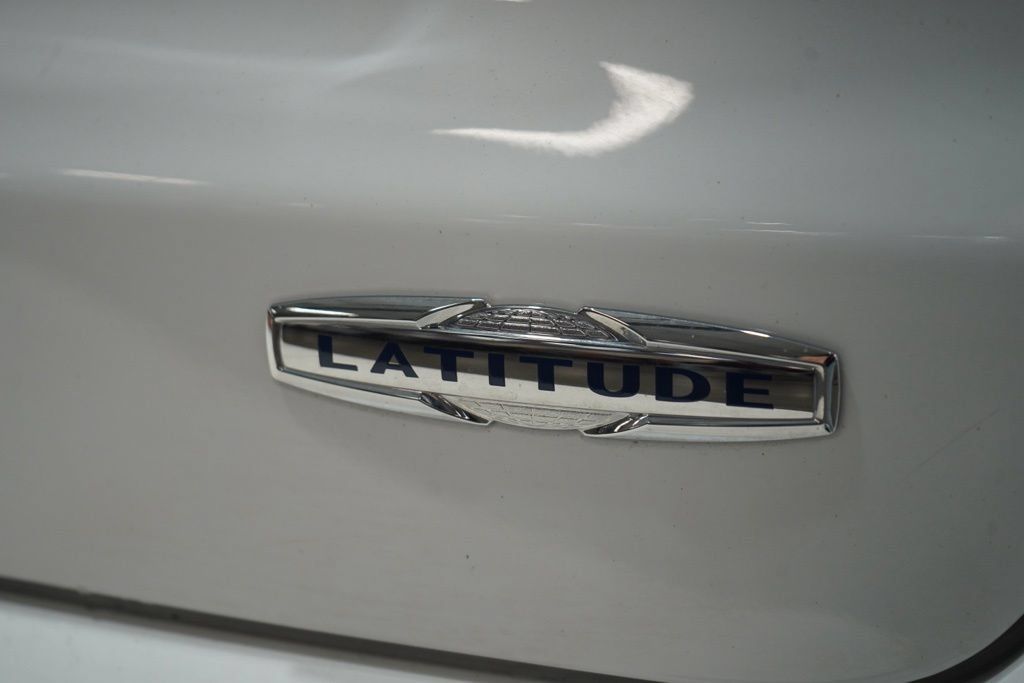 Used 2023 Jeep Compass Latitude w/ Sun and Sound Group AWD/4WD image 12