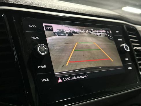 Certified 2023 Volkswagen Atlas Cross Sport SE FWD image 19