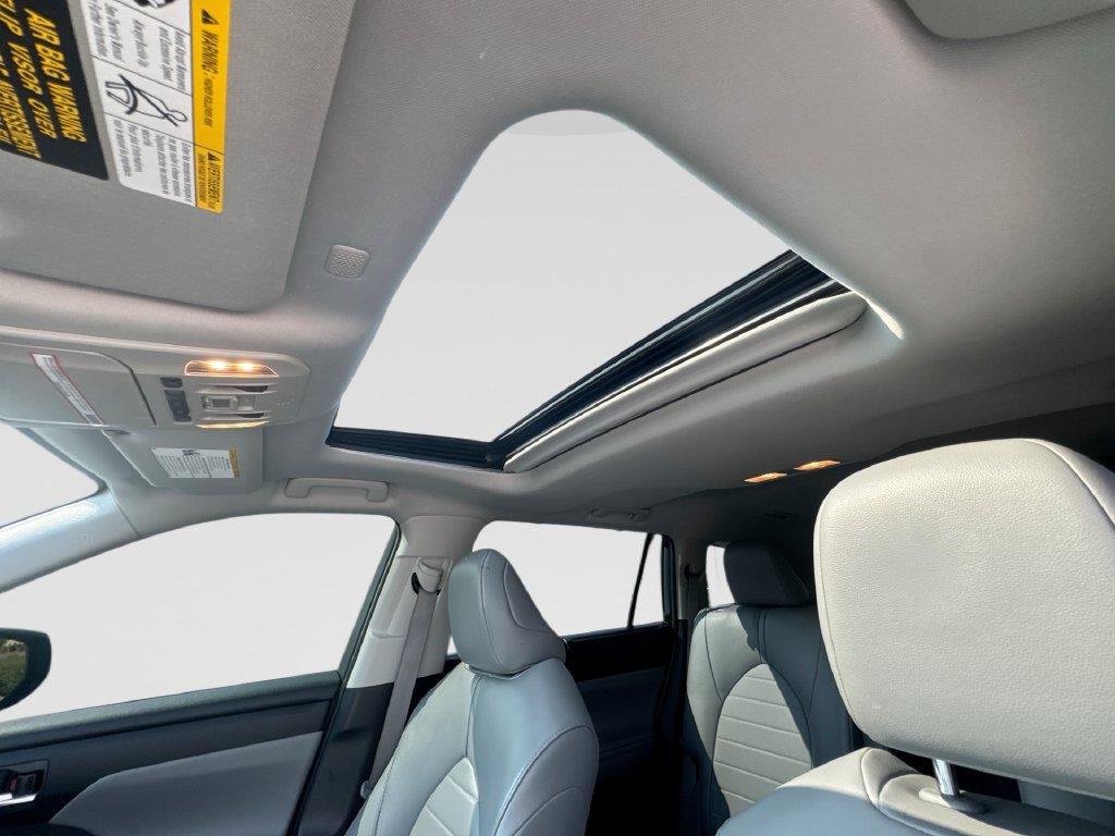 Used 2022 Toyota Highlander XLE AWD/4WD image 27