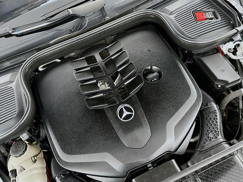 Used 2023 Mercedes-Benz GLS 580 4MATIC image 35