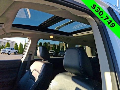 Used 2023 Nissan Pathfinder SL w/ SL Premium Package image 14