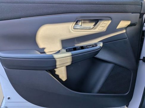 New 2026 Nissan Leaf Platinum+ w/ Cargo Package (Platinum+) image 24