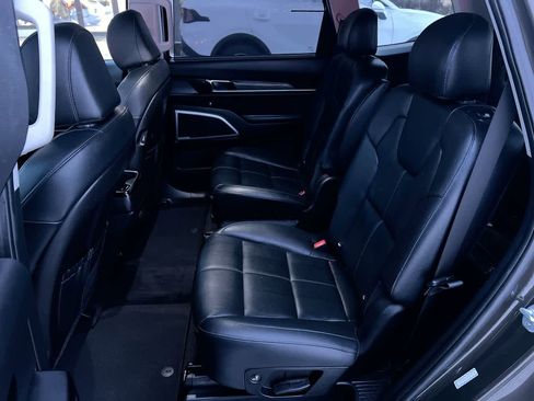 Used 2022 Kia Telluride EX w/ EX Premium Package image 23
