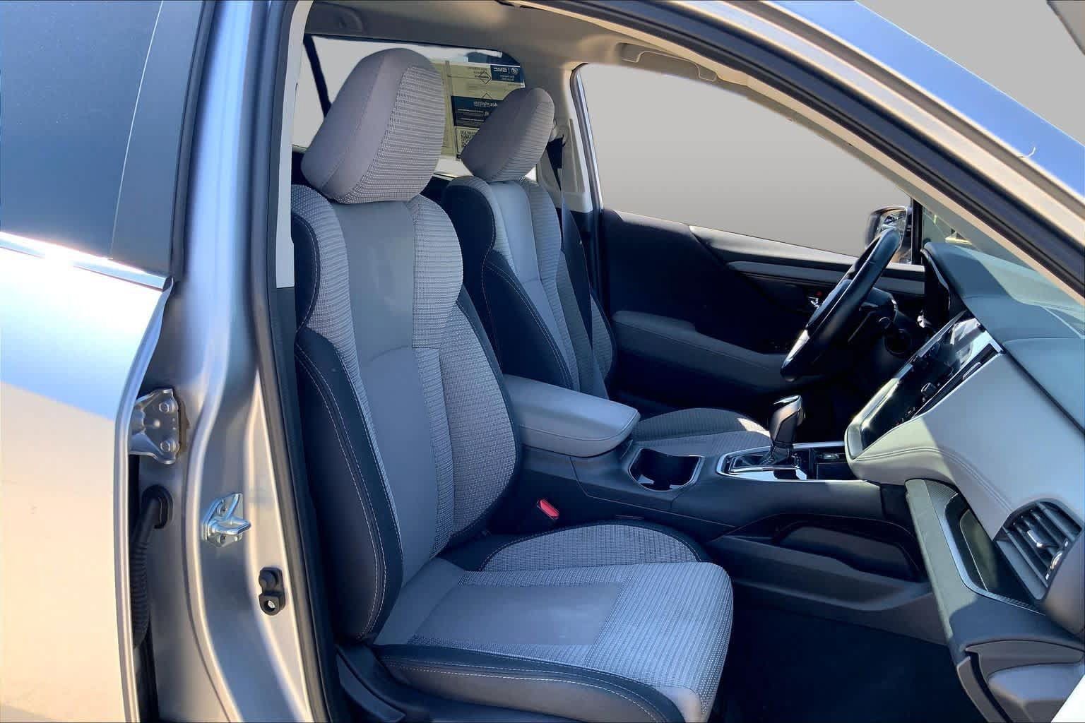 Used 2025 Subaru Outback Premium AWD/4WD image 9