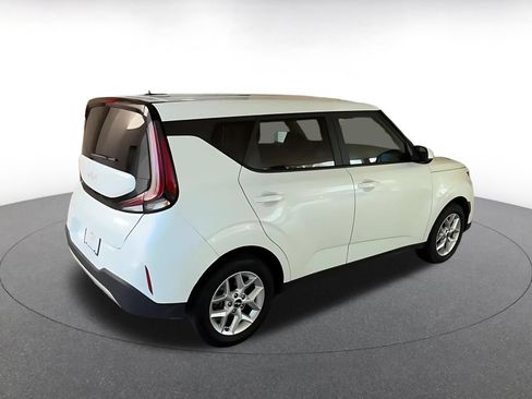 Used 2025 Kia Soul LX w/ LX Technology Package FWD image 15