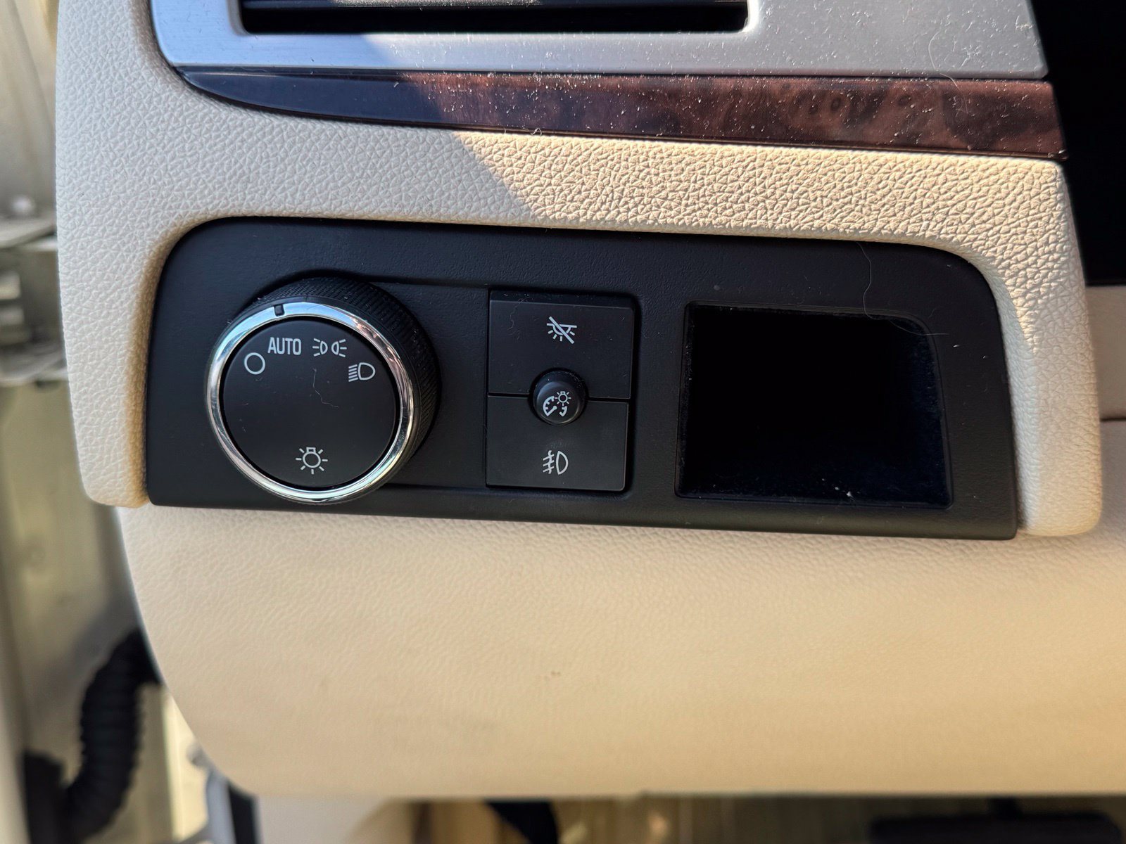 Used 2007 Cadillac Escalade AWD w/ Climate Package image 16
