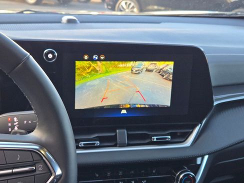 Used 2025 Chevrolet Equinox LT image 24