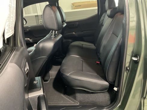 Used 2022 Toyota Tacoma TRD Off-Road image 19