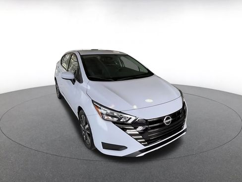 Used 2025 Nissan Versa SV image 3